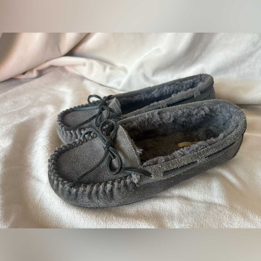 Minnetonka Charcoal Suede Moccasins women’s size 8M